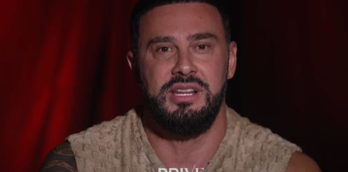 Robert Berisha refuzon këngëtaren shkaku i këmbëve (VIDEO)