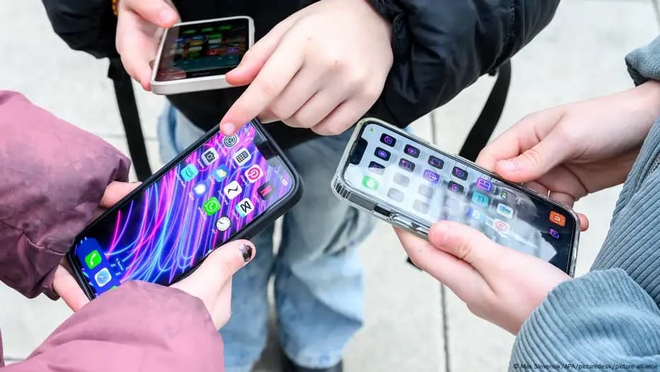 “Të Mençur pa Telefona”: Gjermania po synon ndalimin e celularëve për nxënësit në shkolla