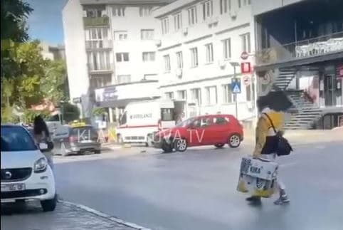 Aksident trafiku në Ulpianë, në vendngjarje edhe ambulanca (VIDEO)