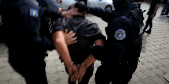 Nuk iu bindën urdhrit të Policisë dhe tentuan të ikin, bien në pranga dy burra në Shtime