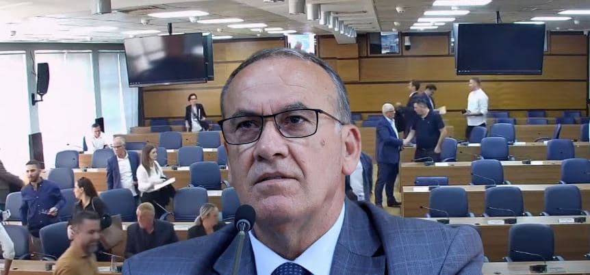 Përleshje në Komunën e Prishtinës? Raportohet se është sulmuar kryesuesi i kuvendit Fehmi Kupina