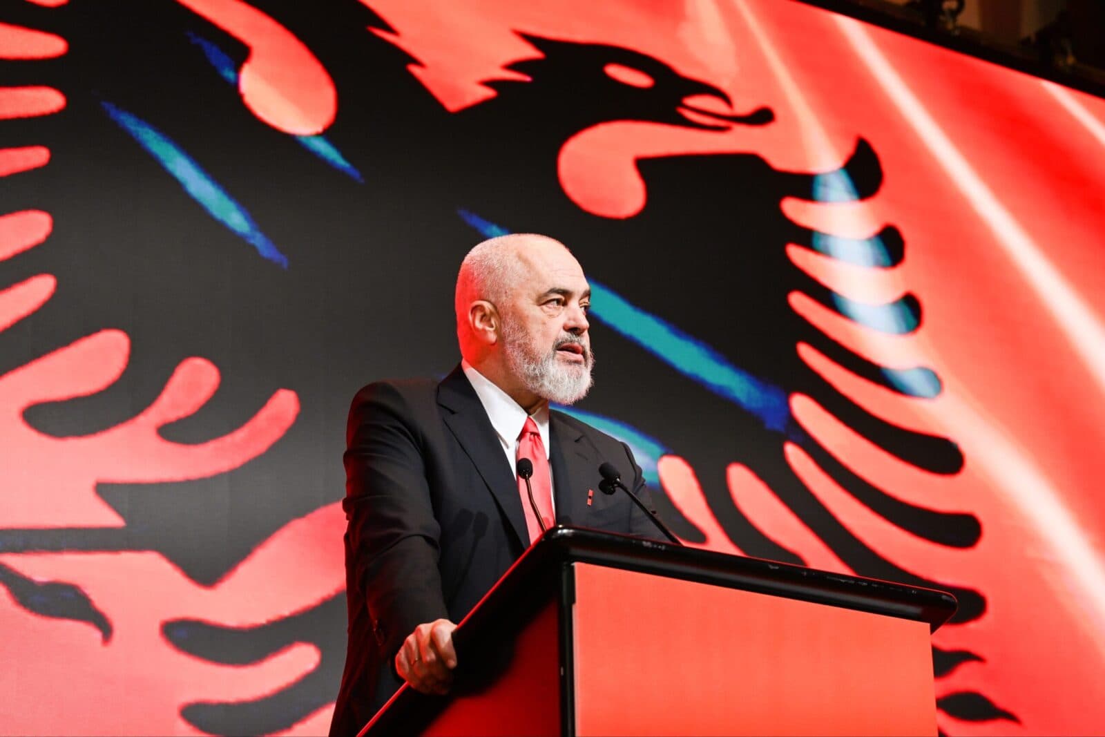 Edi Rama zgjedh Niko Peleshin për kryetar të Kuvendit në Shqipëri