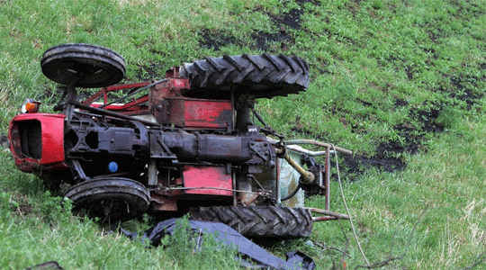 U rrokullis me traktor, vdes një person në Zubin Potok