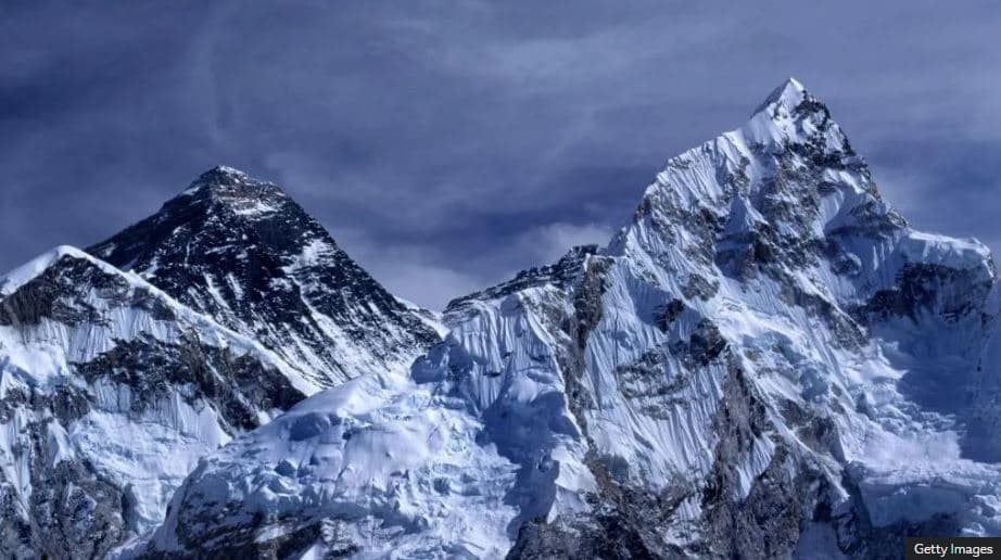 Gati 1 mijë njerëz të bllokuar në shpatet e malit "Everest"