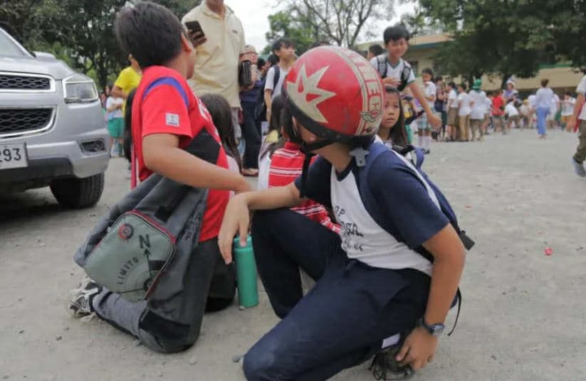 Filipinet dhe Indonezia i shpëtojnë cunamit pas tërmetit 7.4 ballë
