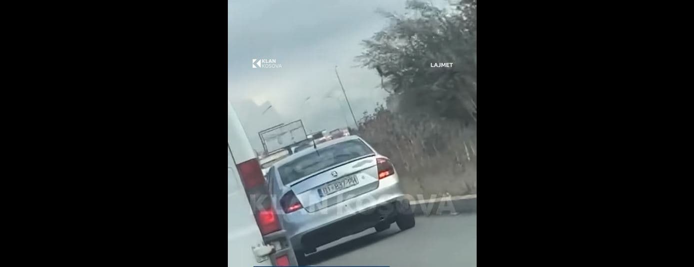 Dy automjete bëjnë tejkalime të parregullta në rrugën Prishtinë-Mitrovicë (VIDEO)