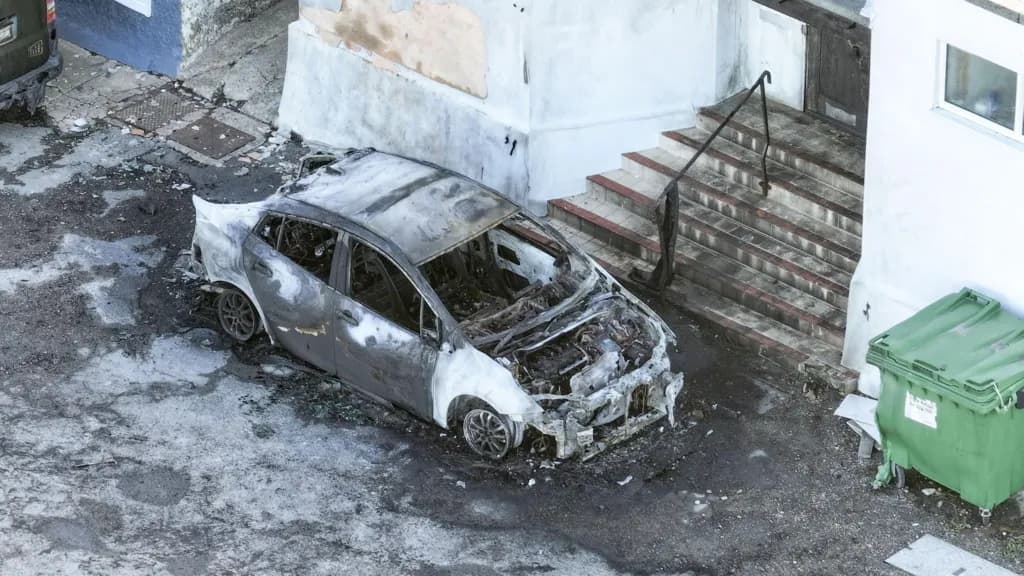 Digjet xhamia në Britani, policia e heton si sulm urrejtjeje