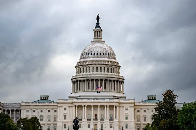 Trump kërcënon me ndërprerjen e programeve të demokratëve, garanton fonde për ushtrinë