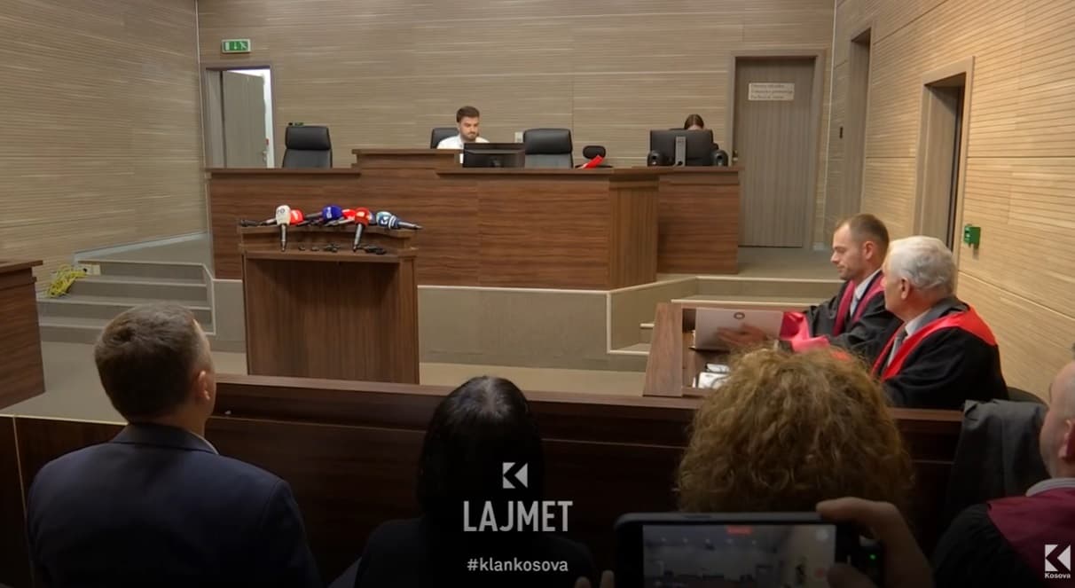 Gjykimi për gazin lotsjellës, Sveçla mungon - s’mbahet seanca (VIDEO)