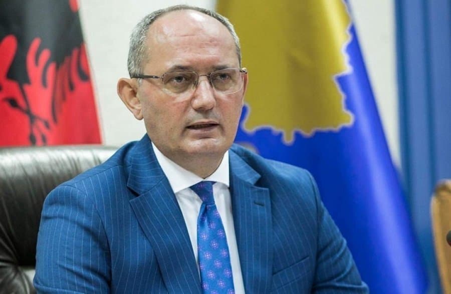 Aliu ngushëllon familjen e nxënësit 15-vjeçar që vdiq tragjikisht në Ferizaj