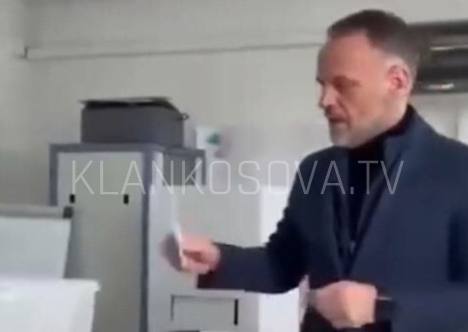 Hedh votën e tij, zëvendëskryeministri i Maqedonisë së Veriut (VIDEO)