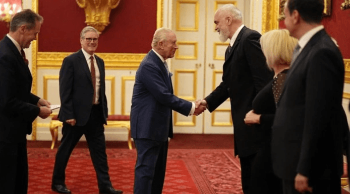 Samiti i Procesit të Berlinit, Rama mirëpritet nga Mbreti Charles III në Londër