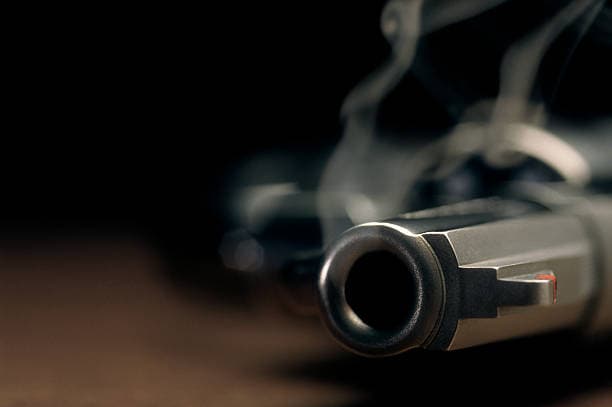 I dehuri ia drejton armën një personi në Llapushnik, arrestohet