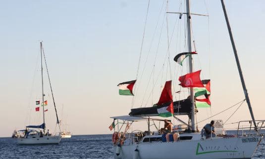 Anijet detare izraelite ndalojnë flotën humanitare që po shkonte drejt Gazës