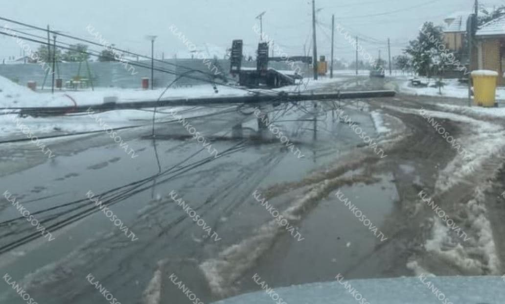 Rrëzohen shtyllat elektrike në Miradi të Ulët dhe Vragoli, KEDS: Pritet të rregullohen këto defekte