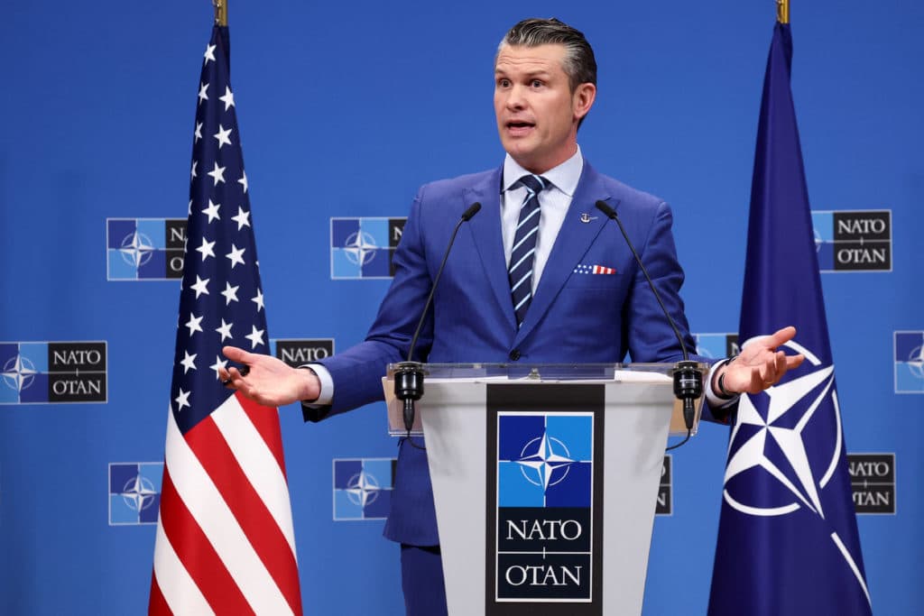 Hegseth u kërkon aleatëve të rrisin shpenzimet për blerjen e armëve amerikane për Kievin