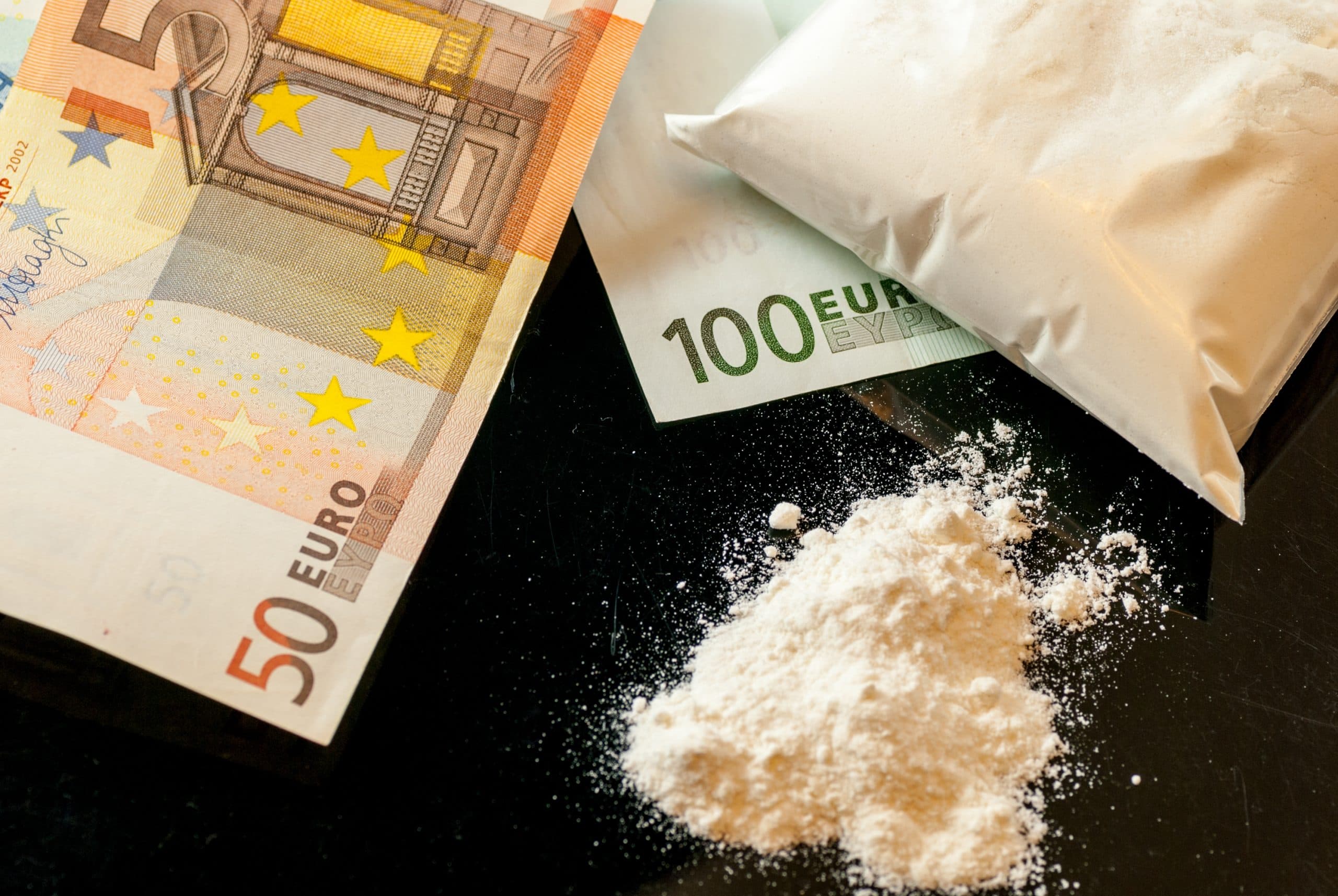 Kokainë dhe euro në xhemper, në pranga një person
