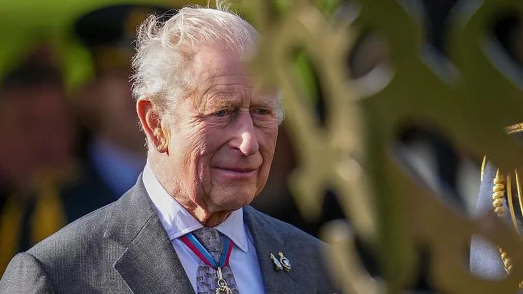 Mbreti Charles kritikohet për raportin e Princit Andrew me Epsteinin