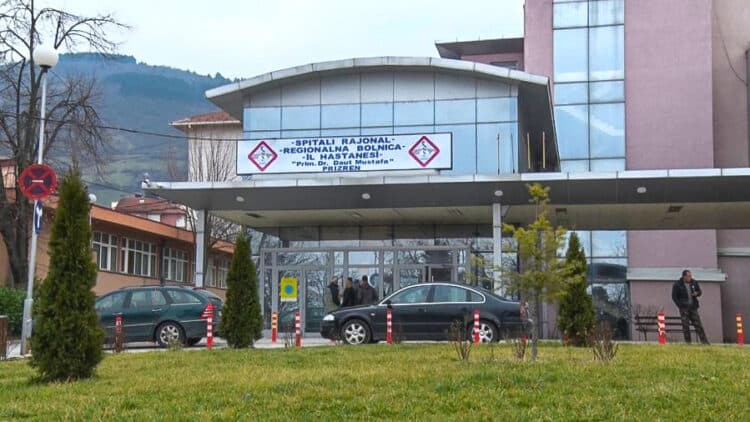 Vdes një shtetas i huaj në Spitalin e Prizrenit