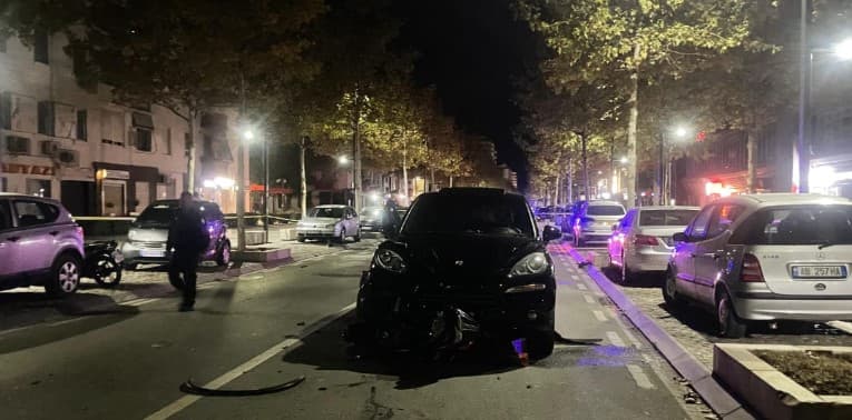 Vetura përplas 17-vjeçarin me motor, vdes i riu në Vlorë