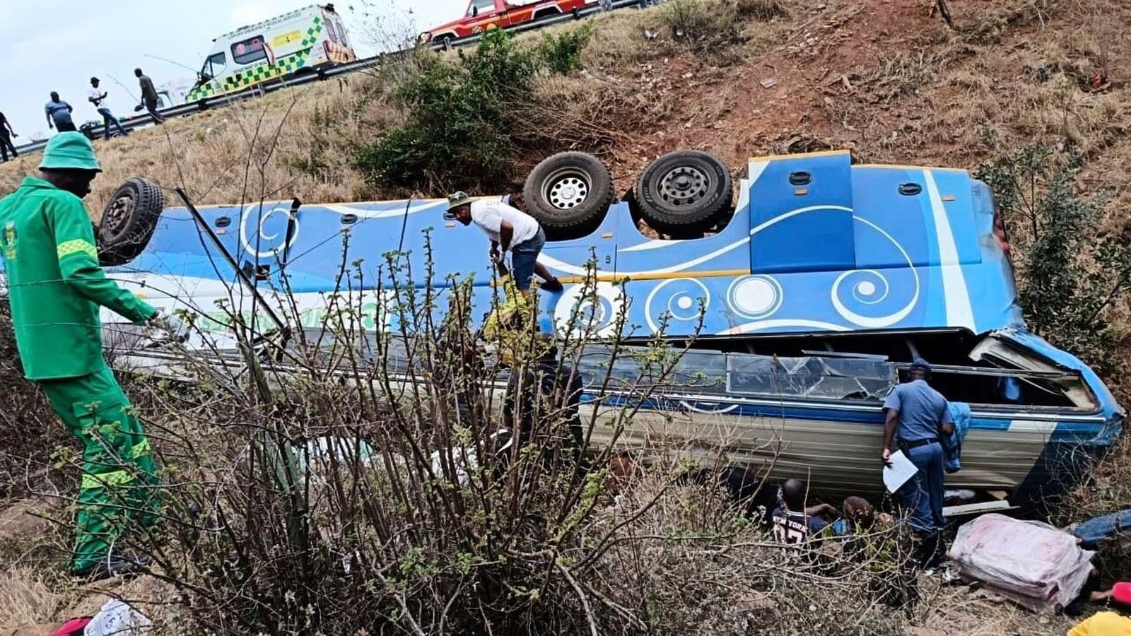 Mbi 40 persona humbin jetën në një aksident me autobus në Afrikën e Jugut