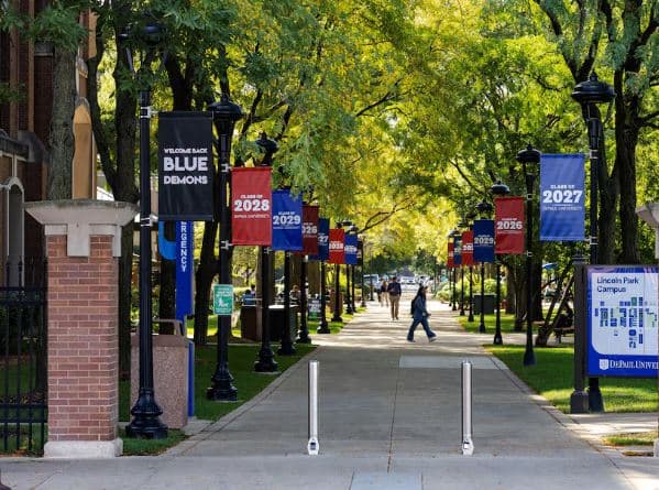 Më pak studentë të huaj, më pak dollarë: Kolegjet amerikane e ndiejnë vështirësinë