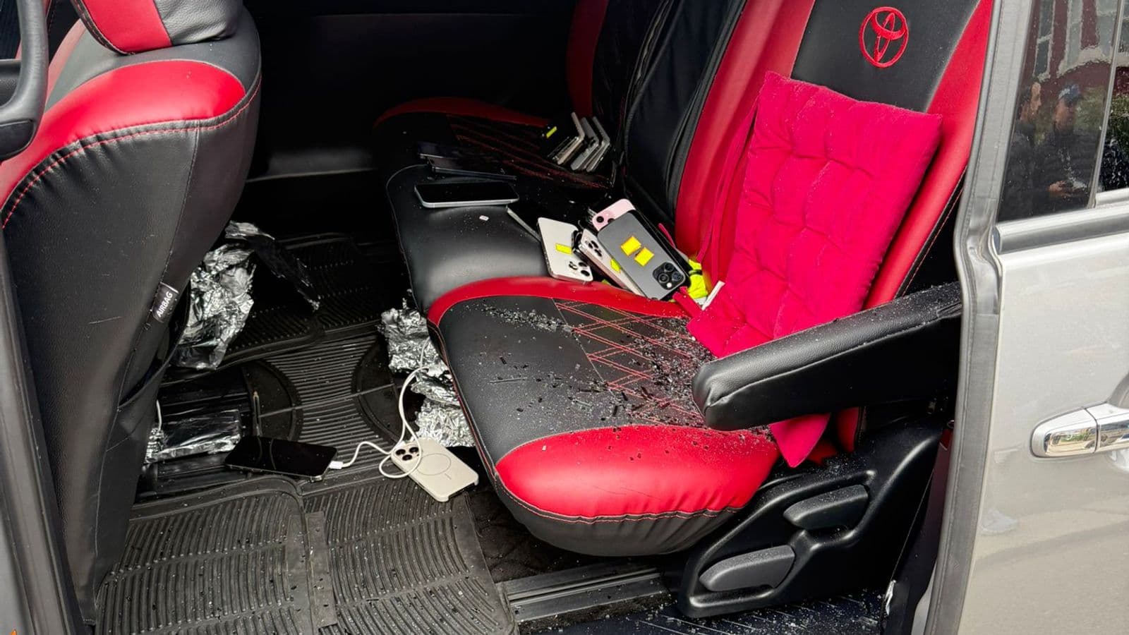 Arrestohen 46 persona në Britani për trafikim të 40 mijë telefonave të vjedhur drejt Kinës