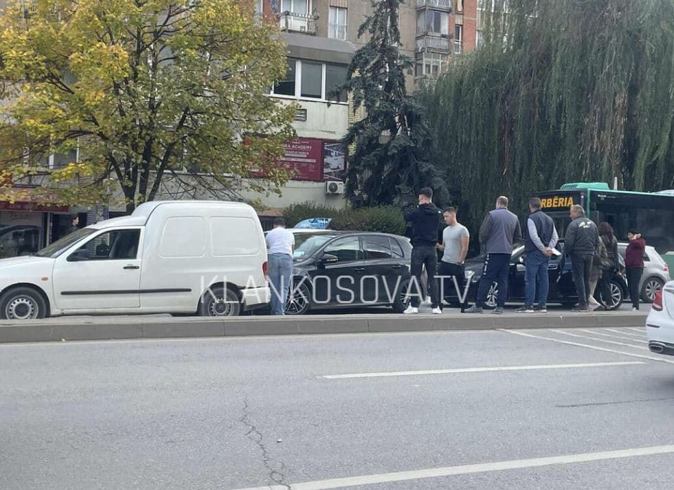 Aksidentohen tri automjete në Lakrishtë të kryeqytetit