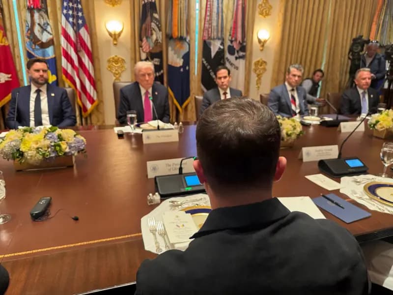 Rusia 'mbeti në baltë', thotë Trumpi