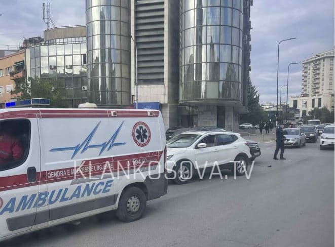 Aksidentohen dy vetura te “Qafa” në Prishtinë, krijohen kolona të gjata