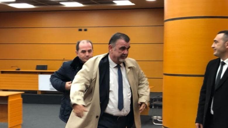 Pamje të rënda: Momenti kur gjyqtari Astrit Kalaja po transportohej drejt spitalit
