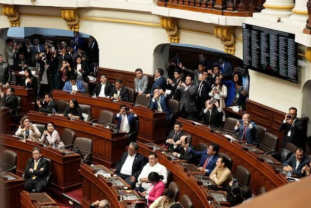 Kongresi i Perusë votoi për largimin e presidentes Dina Boluarte