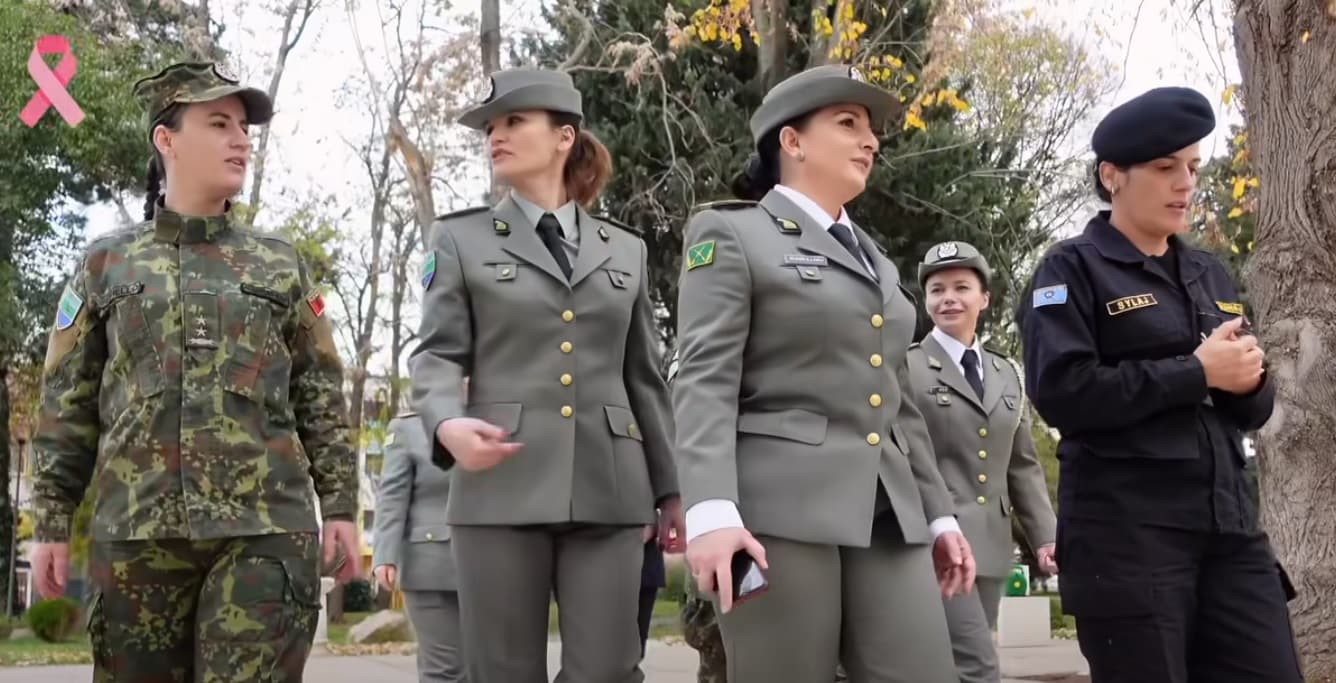 Ushtarët e Forcave të Armatosura mbështesin ndërgjegjësimin për kancerin e gjirit