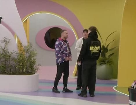 "Tre Musketerët" me plan “dinak” për Shkurtën (VIDEO)
