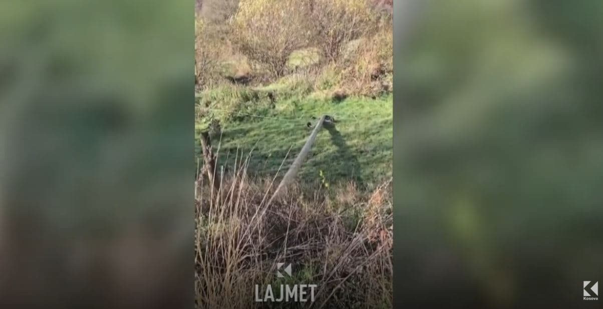 Telashet në Studime, shtyllat ranë një pas një - 20 orë pa rrymë (VIDEO)