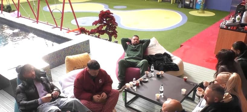 “Nga muzikant në gazetar”, Sasa ngacmon Labinotin (VIDEO)