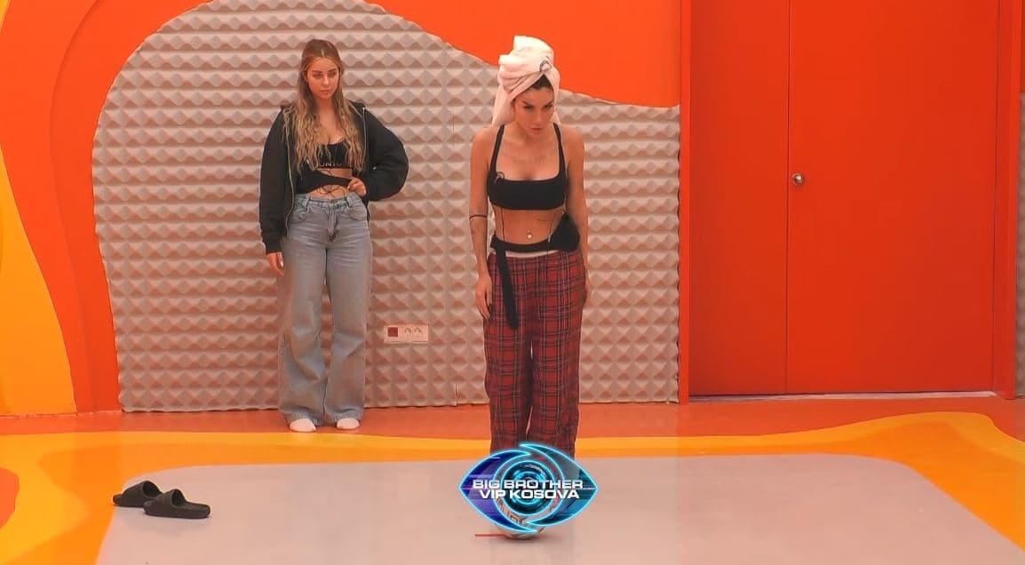 Bia Khalifa nuk e kalon sfidën e DigitAlb: Futbolli është për burra (VIDEO)