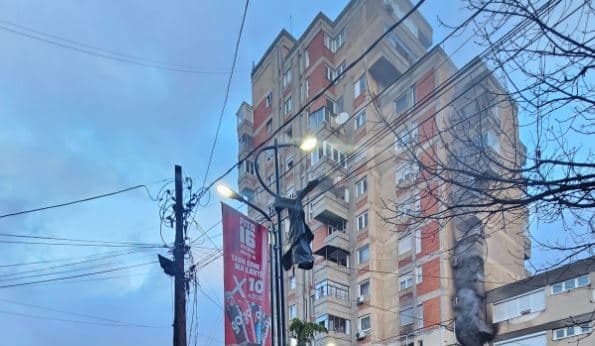 Zjarri në Pejë: Dikush e akuzon avokatin se ia vuri flakën zyrës së vet, Binak Cena e mohon