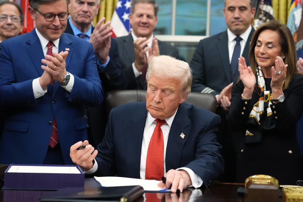 Trumpi firmos projektligjin, i jep fund mbylljes së qeverisë