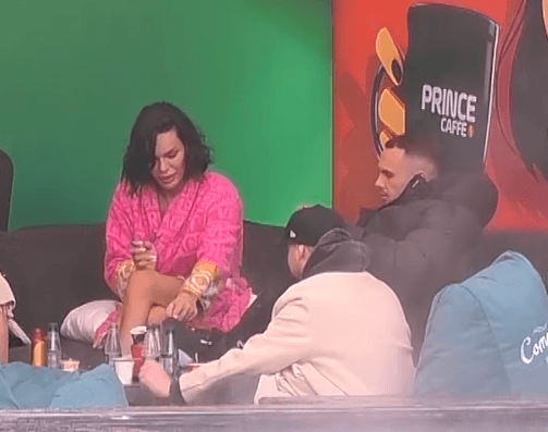 “E kam 47”, banorët çuditen me numrin e këmbës së Edit (VIDEO)