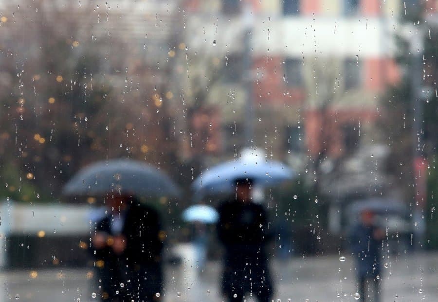 Mot i vranët dhe reshje shiu nesër, në male edhe borë