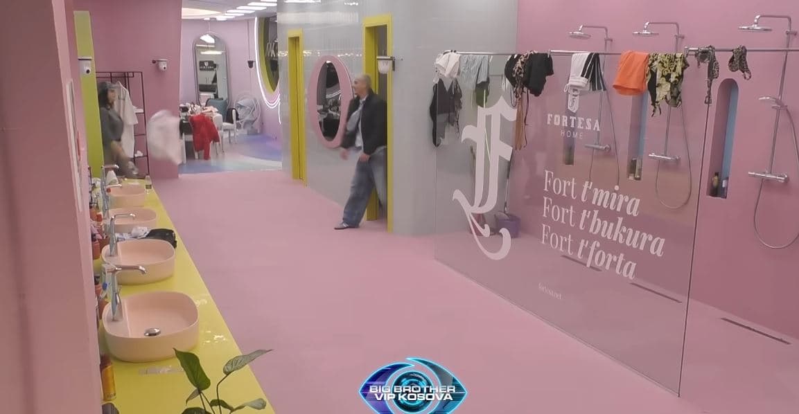 Thyhen rregullat në Big Brother, Londrimi dhe Alba futen bashkë në tualet! (VIDEO)