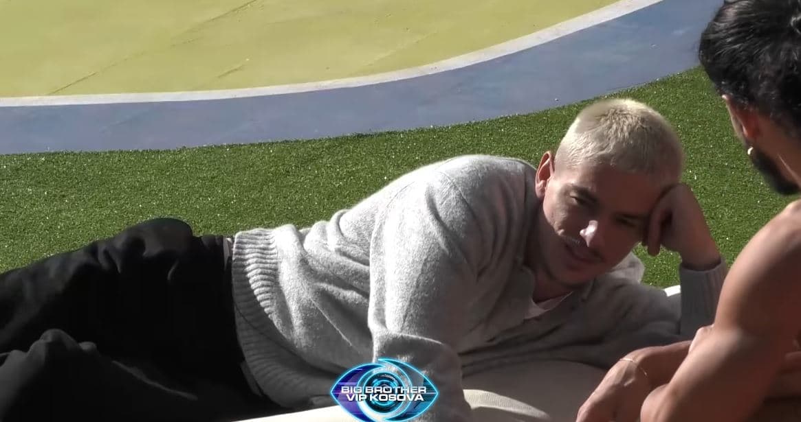“Nuk shpenzoj për njerëz kot”, Londrimi zhvillon bisedë interesante me Getoarin (VIDEO)