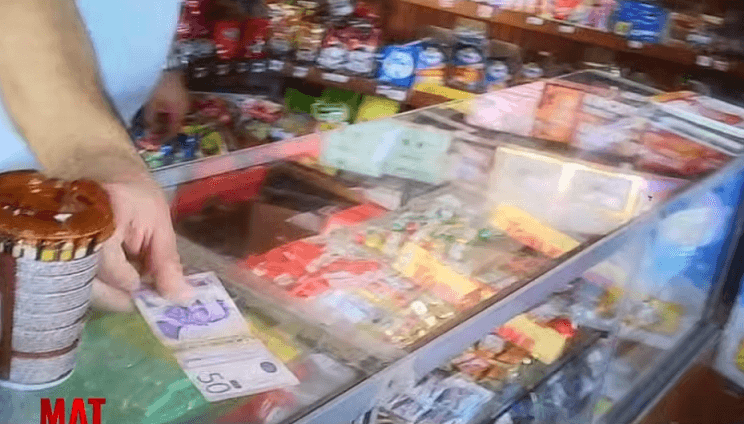 Dinari serb, mjet i zakonshëm pagese në veri (VIDEO)