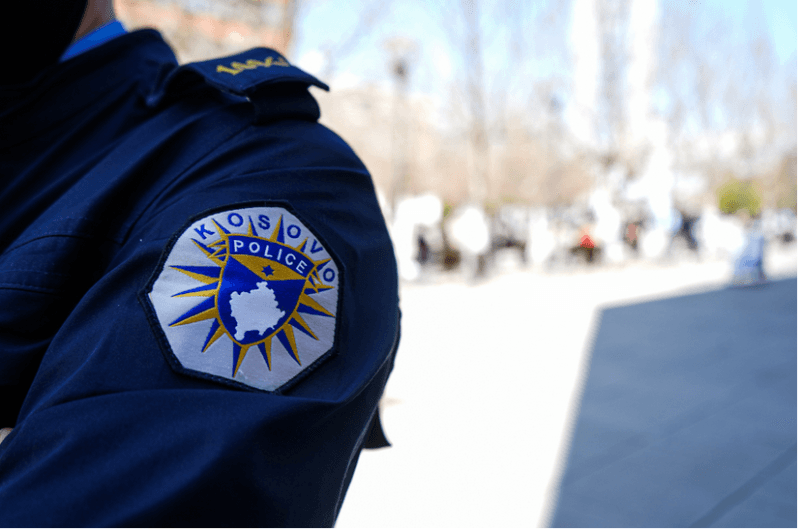 Një grua është në kërkim të policisë, ushtroi dhunë ndaj nënës dhe motrës së saj