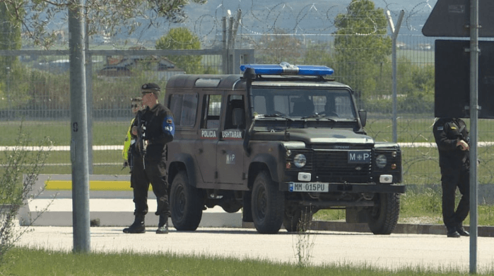 Atentat pranë aeroportit të Rinasit, vritet një person dhe plagoset një tjetër