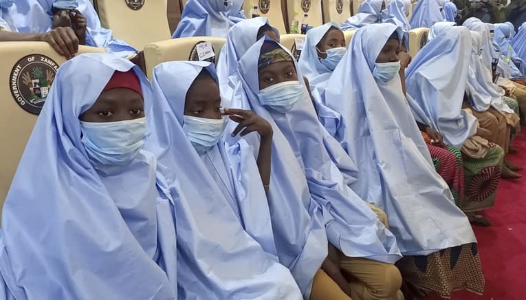 Persona të armatosur rrëmbejnë 25 nxënëse nga një shkollë në Nigeri