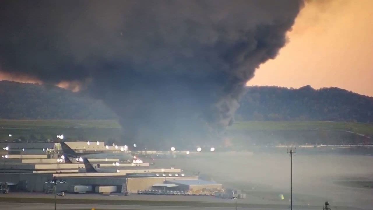 Rrëzohet aeroplani në Kentucky, shtatë të vdekur (VIDEO)