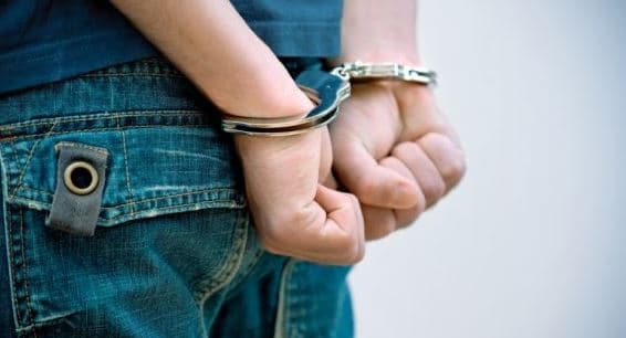 Arrestohet një i mitur në Fushë-Kosovë, dyshohet se vodhi motoçikleta 