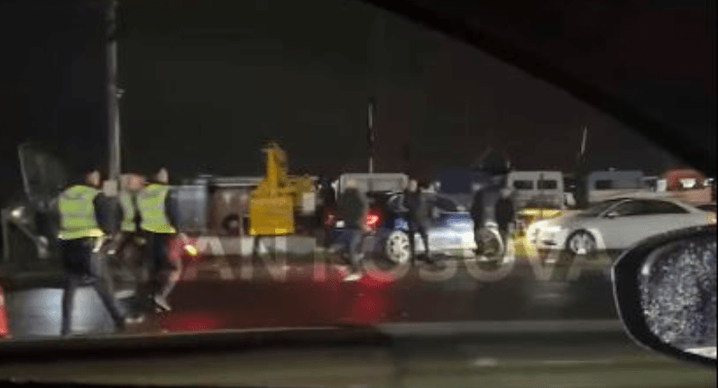 Pamje nga aksidenti me fatalitet në magjistralen Prishtinë-Pejë (VIDEO)